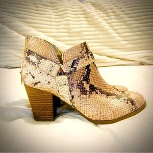 Snakeskin print ankle boots by Fergalicious by Fergie, Size 8.5M